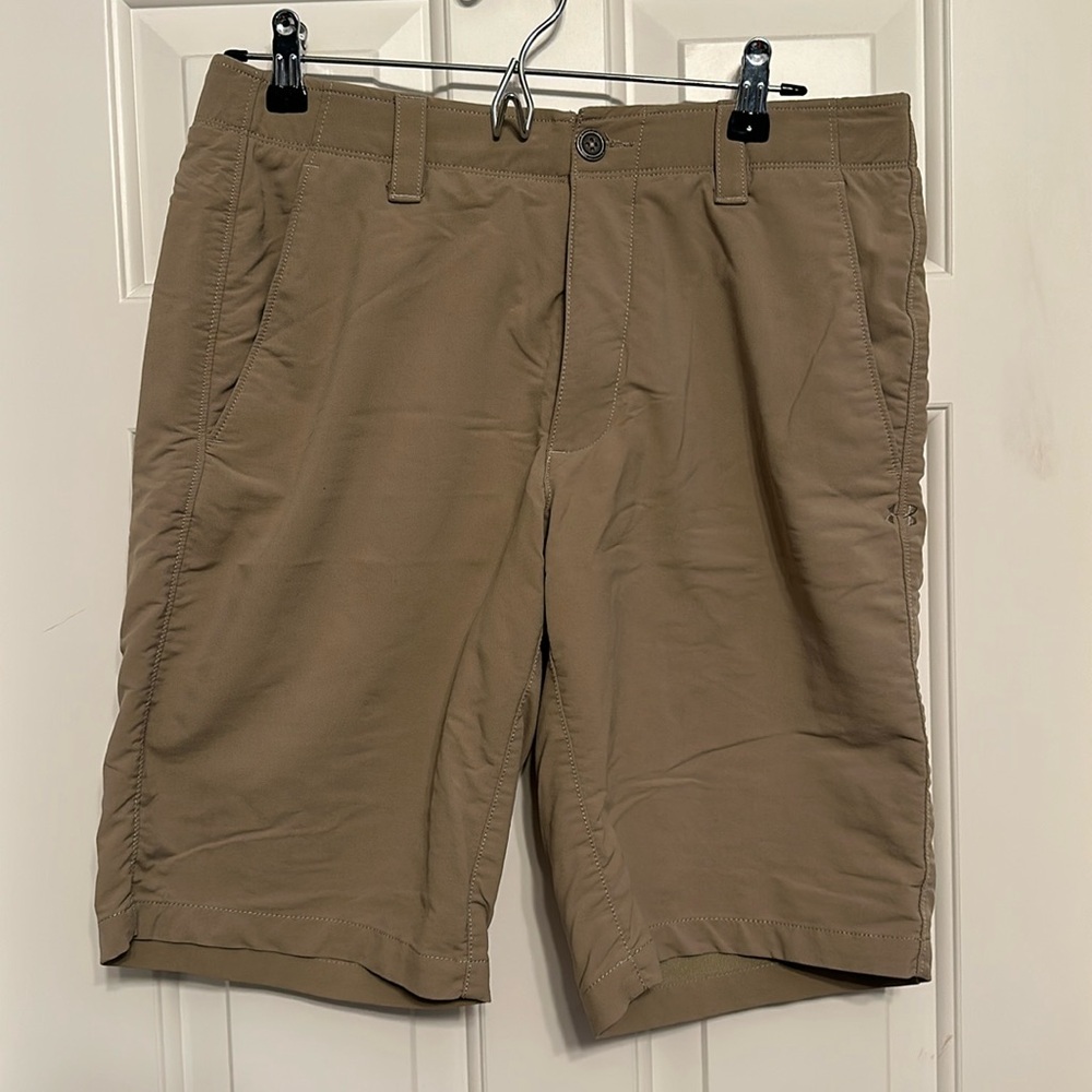 Under Armour Khaki Golf Shorts Size 32
